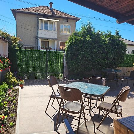 Family Hotel Dalia Velingrad Bagian luar foto