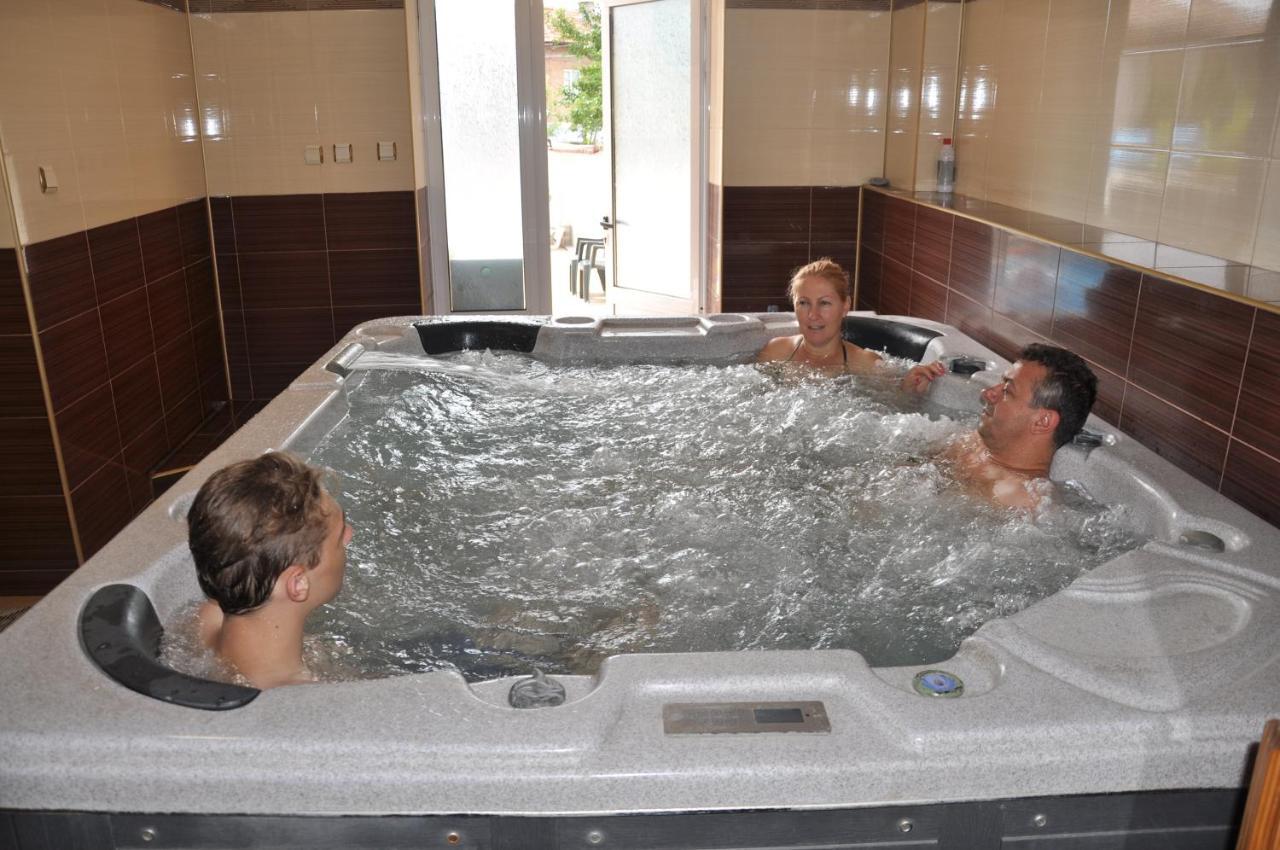 Family Hotel Dalia Velingrad Bagian luar foto