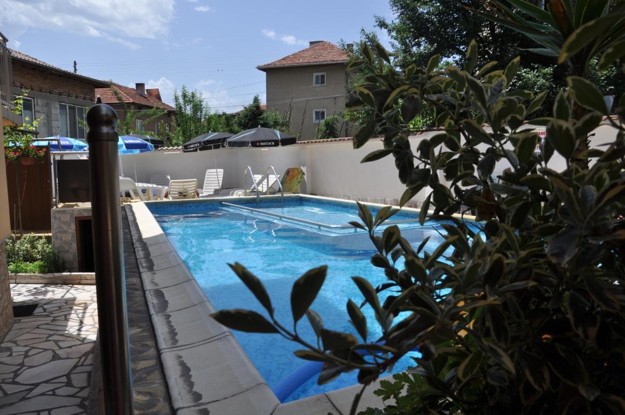 Family Hotel Dalia Velingrad Bagian luar foto