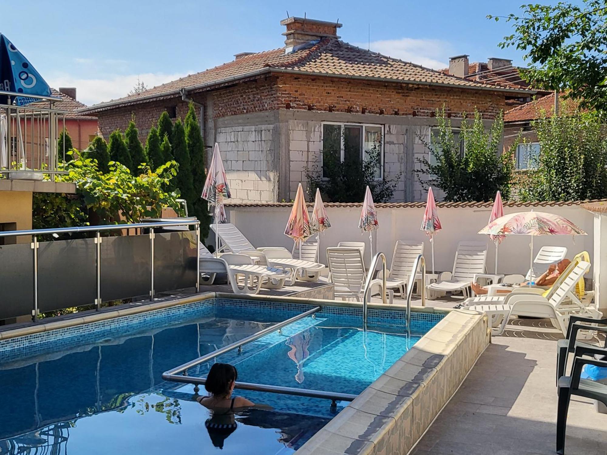 Family Hotel Dalia Velingrad Bagian luar foto