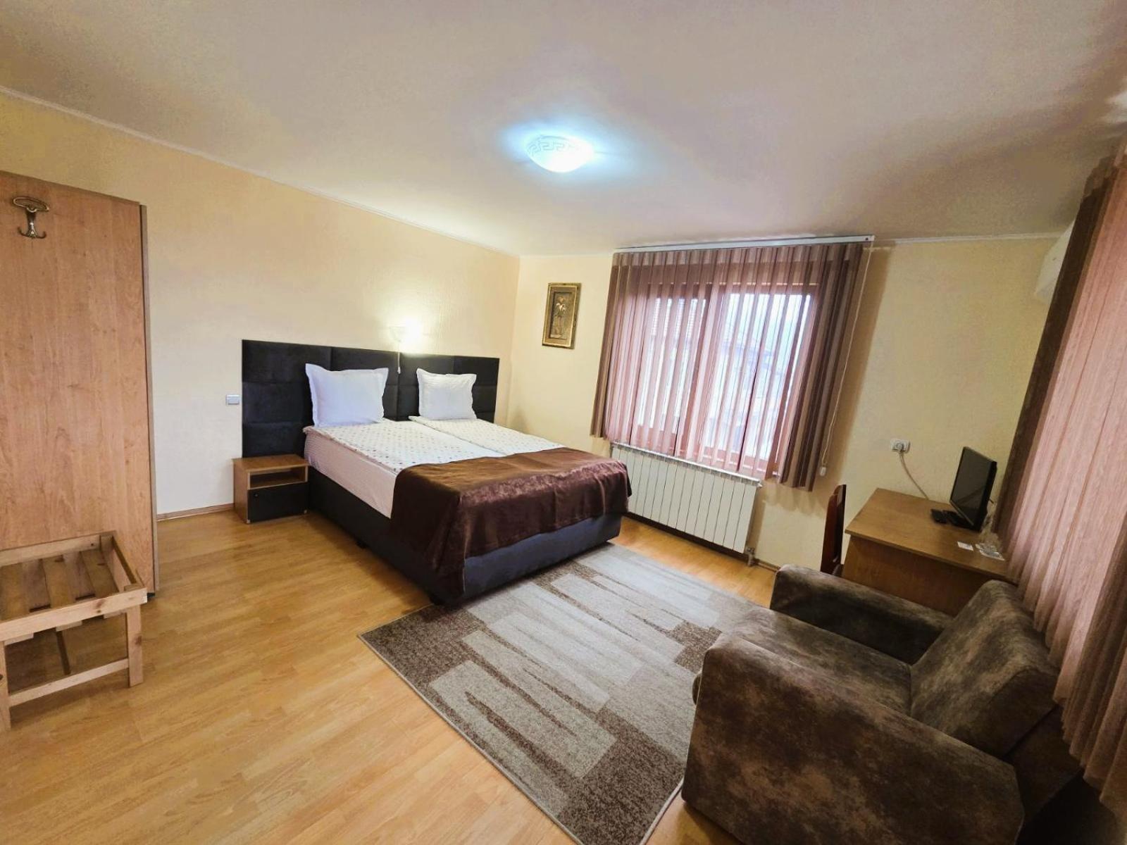 Family Hotel Dalia Velingrad Bagian luar foto