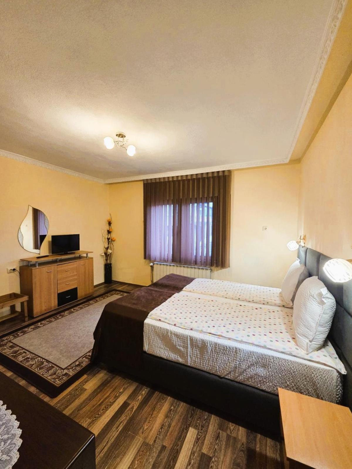 Family Hotel Dalia Velingrad Bagian luar foto