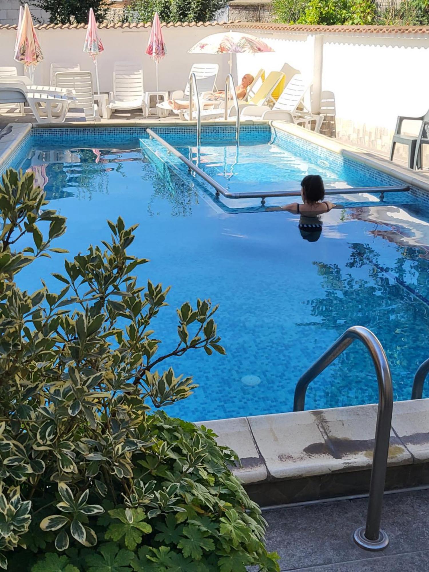 Family Hotel Dalia Velingrad Bagian luar foto
