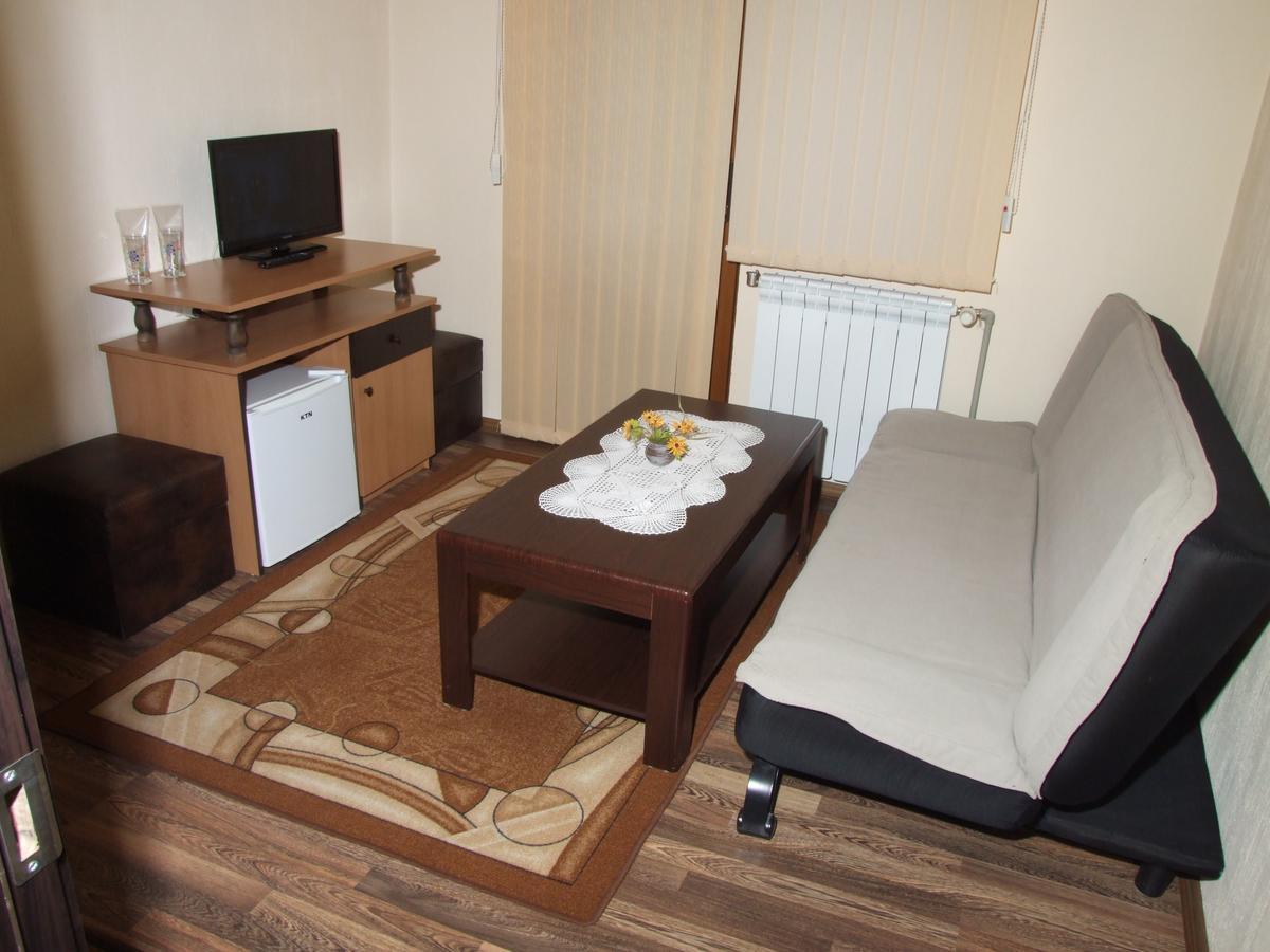 Family Hotel Dalia Velingrad Bagian luar foto